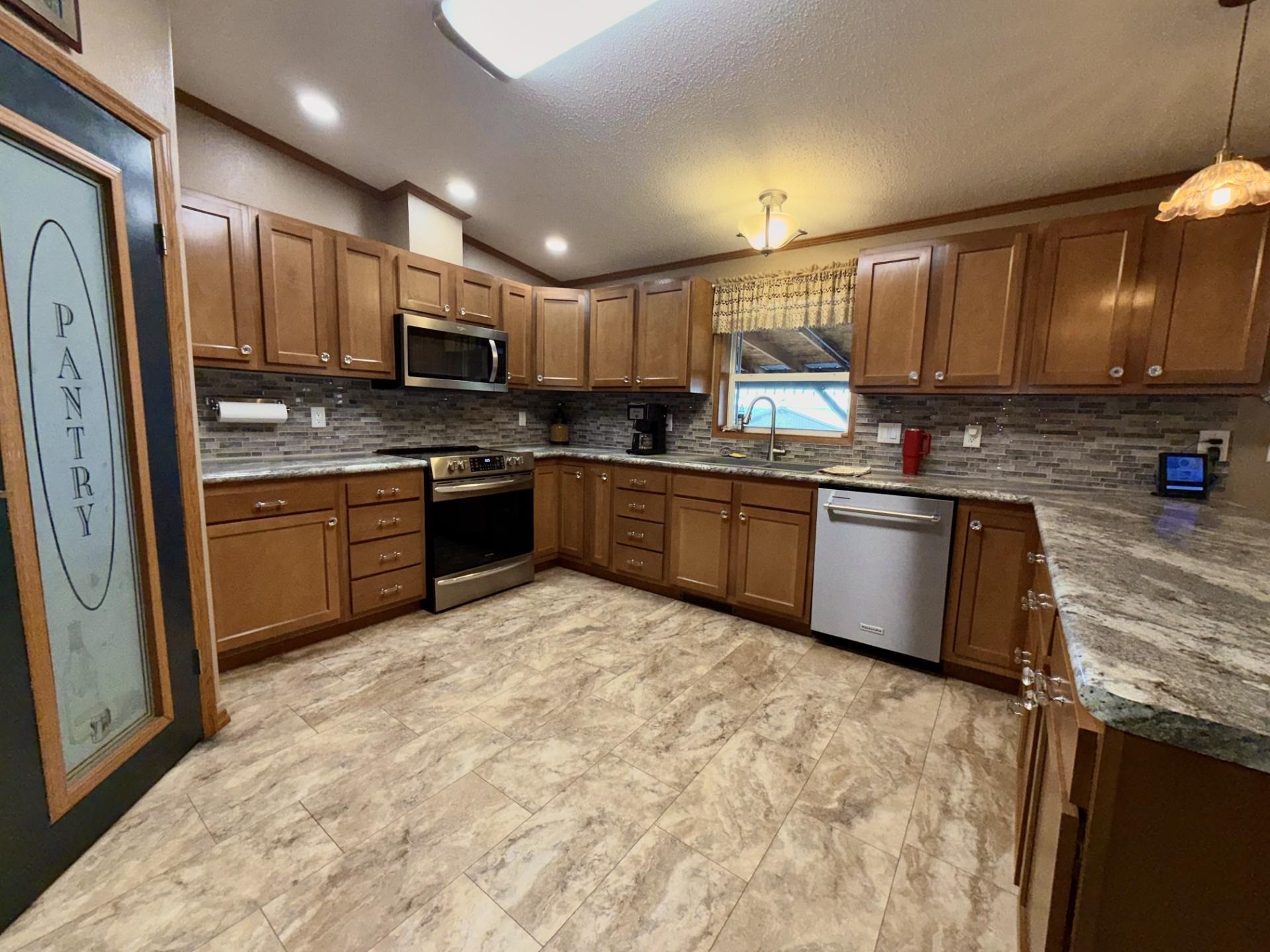 10235 Highway 65 Property Photo 13