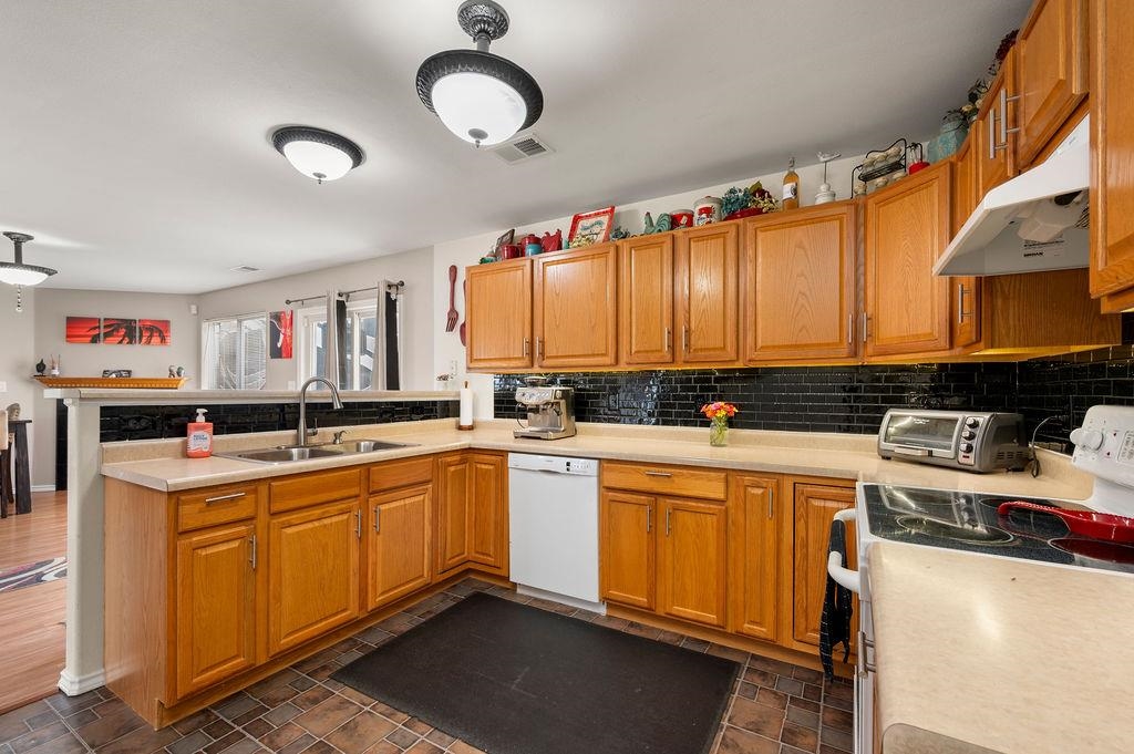 389 Skyler Street Property Photo 10