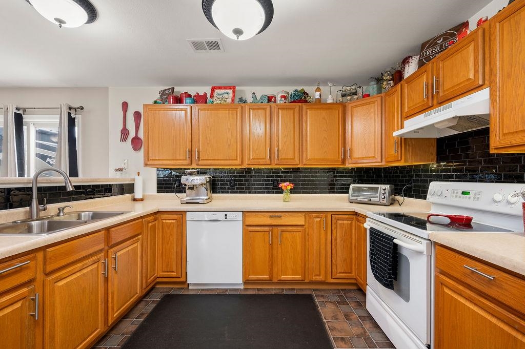 389 Skyler Street Property Photo 11