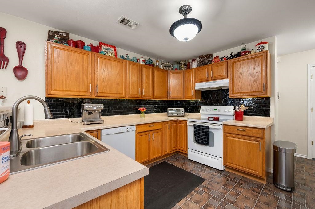389 Skyler Street Property Photo 12