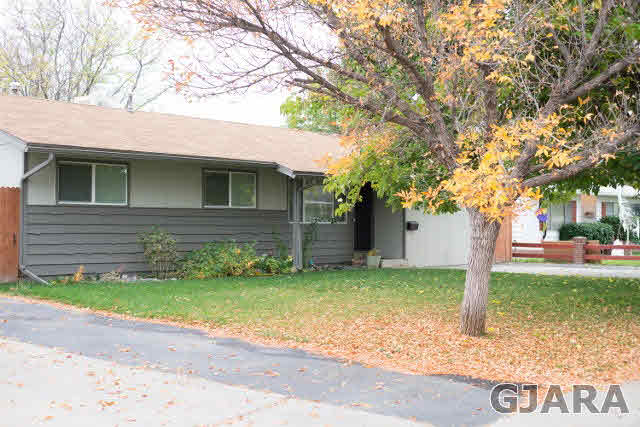 2123 Gunnison Avenue Property Photo 1