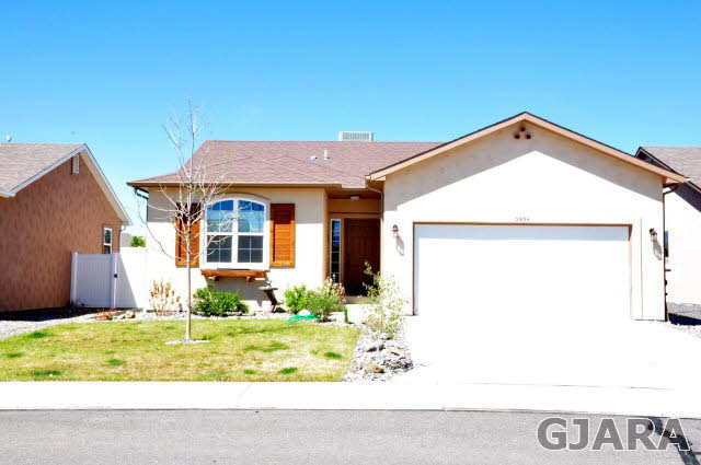 593 1/2 Pacino Way Property Photo 1