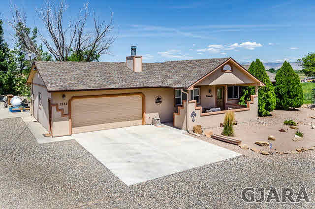1232 O Road Property Photo 1