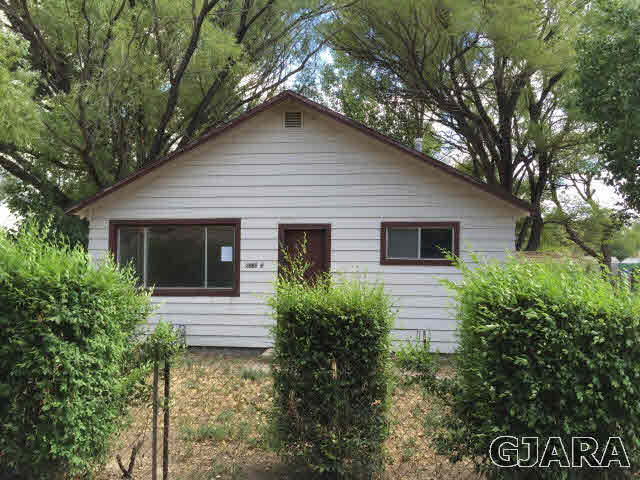 2985 1/2 Elm Avenue Property Photo 1