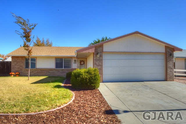 466 Pera Street Property Photo 1