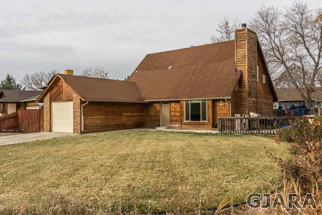 645 Pinewood Court Property Photo 1