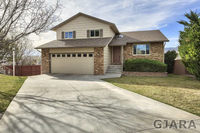 592 Creekside Circle Property Photo 1