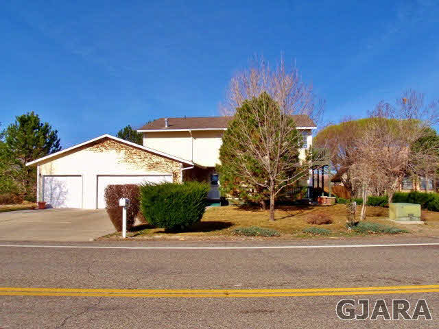 395 Ridgeway Drive Property Photo 1
