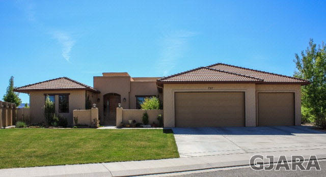 737 Egret Circle Property Photo 1