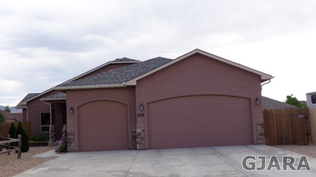 896 Moores Diamond Drive Property Photo 1
