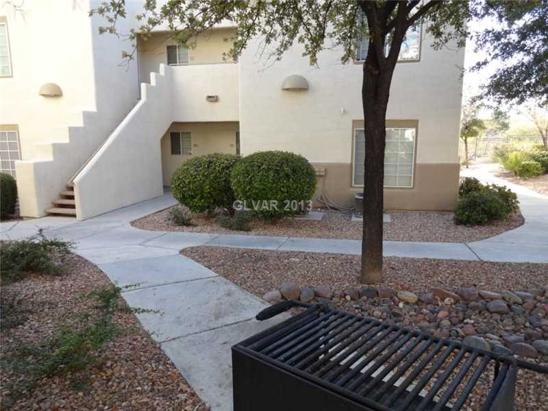 1901 Villa Palms Court 101 Property Photo 1