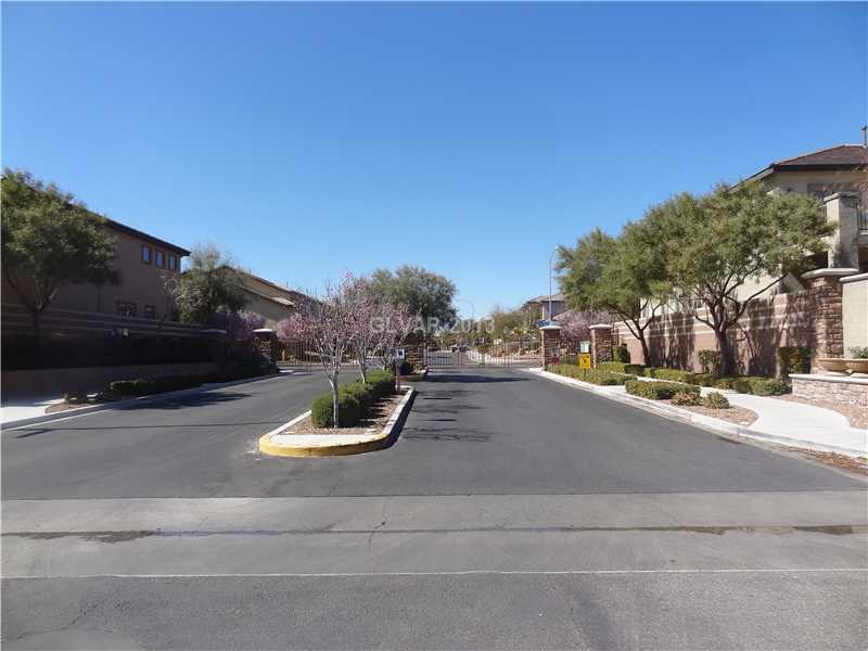 4067 Lower Saxon Avenue Property Photo 1