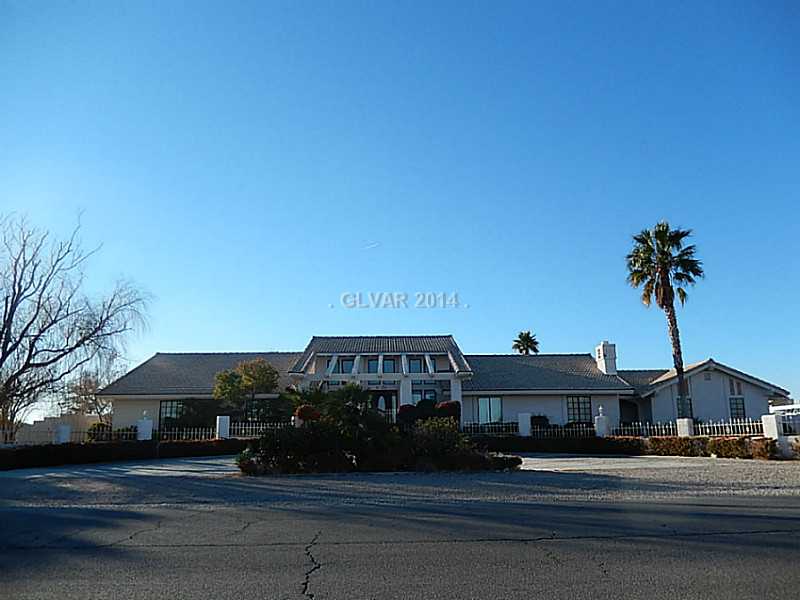 6735 West Oquendo Road Property Photo 1