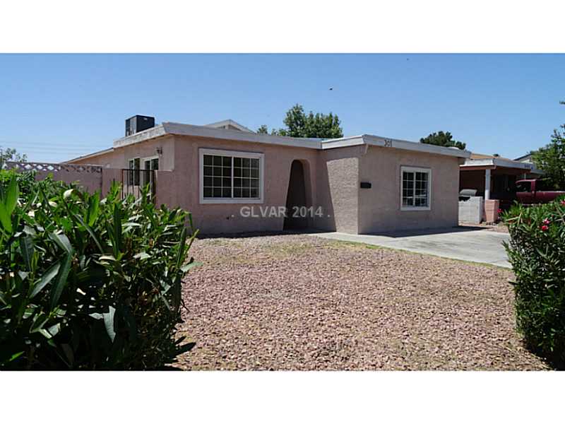 301 Kings Avenue Property Photo 1