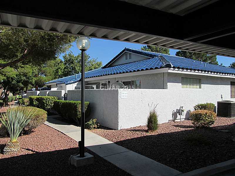 2136 Willowbury Drive B Property Photo 1