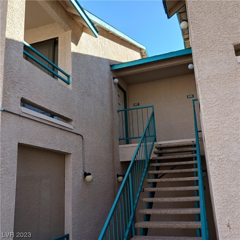 5211 Lindell Road 207 Property Photo 3