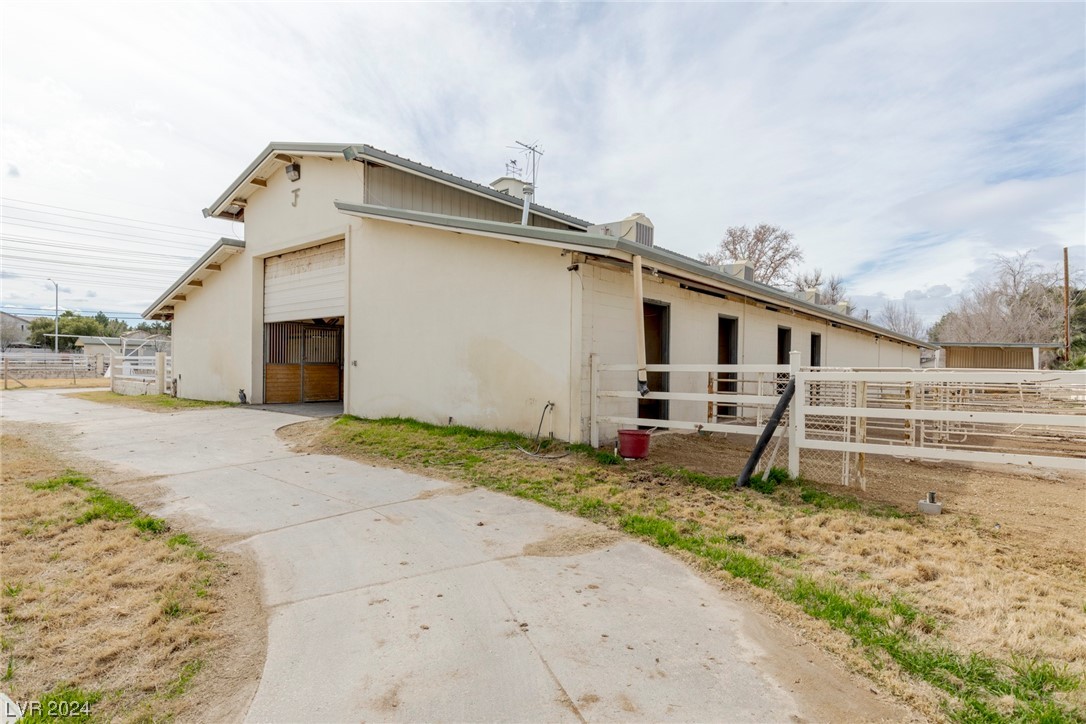 3910 East Russell Road Property Photo 10