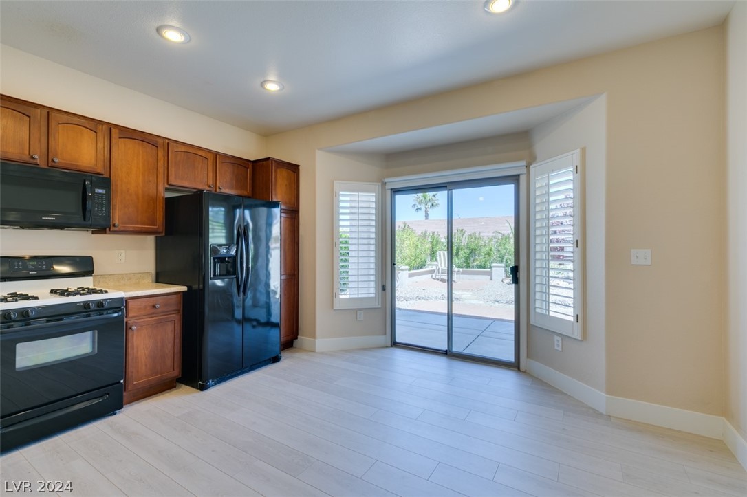 2092 Desert Woods Drive Property Photo 9