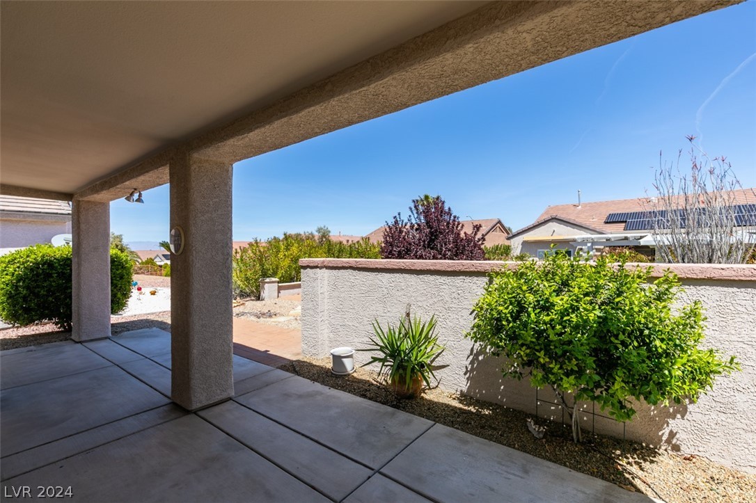 2092 Desert Woods Drive Property Photo 17