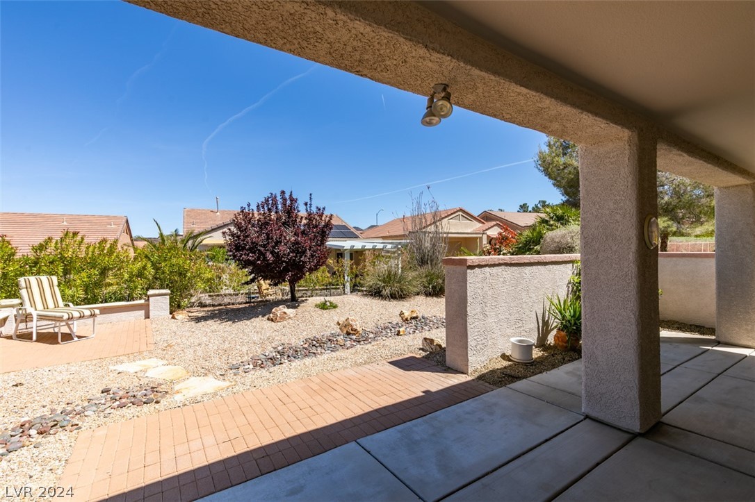 2092 Desert Woods Drive Property Photo 18