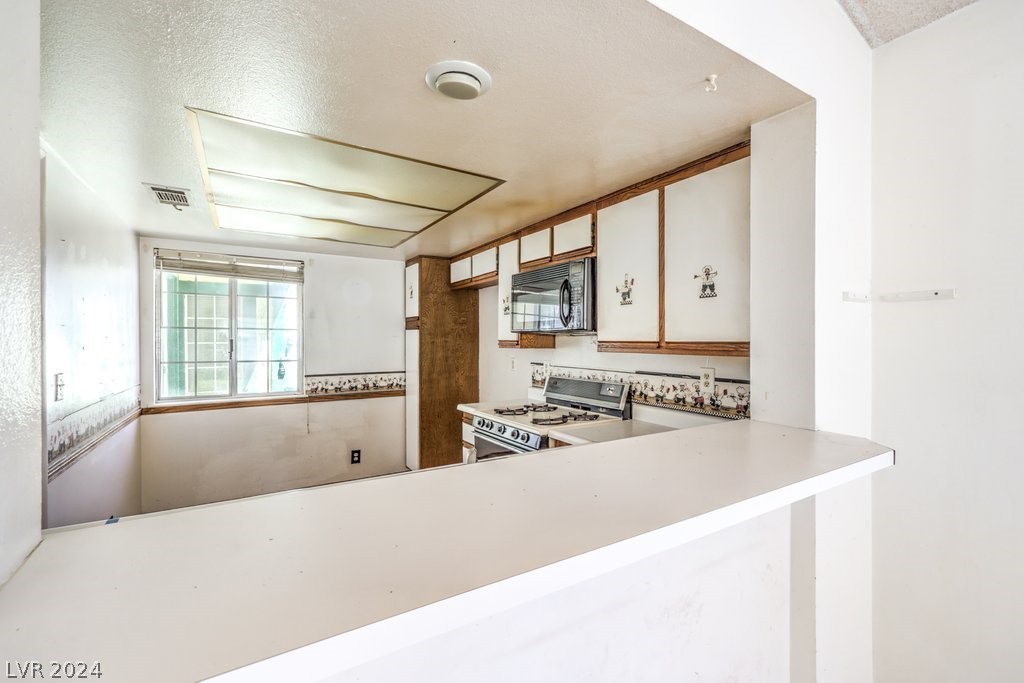 1627 Crystal Shadows Circle Property Photo 9