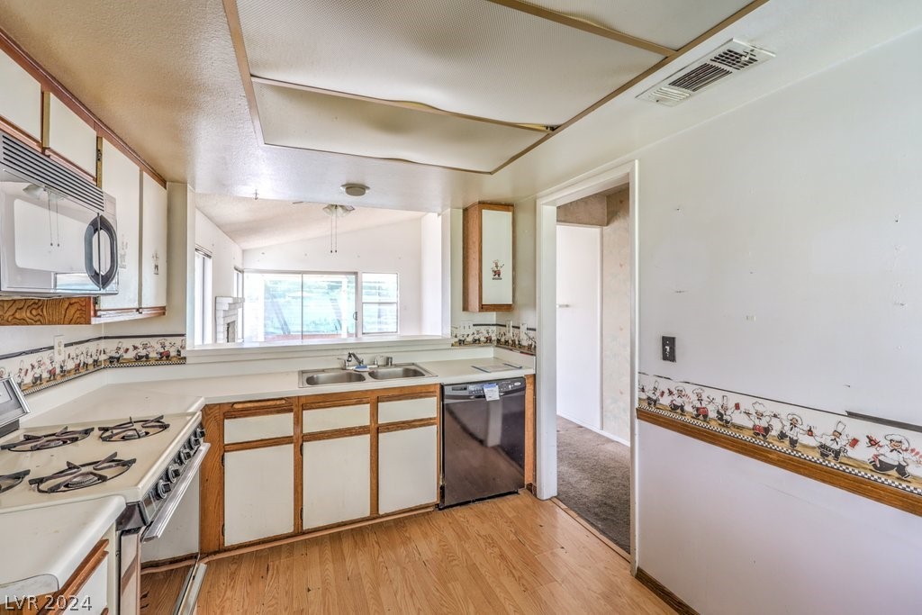 1627 Crystal Shadows Circle Property Photo 12