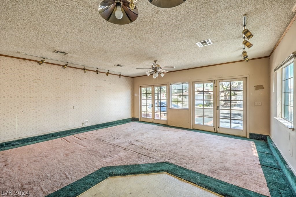 1627 Crystal Shadows Circle Property Photo 14
