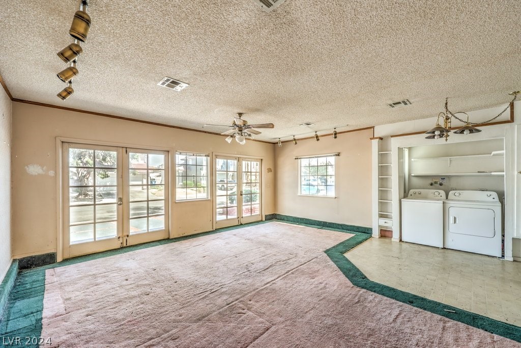 1627 Crystal Shadows Circle Property Photo 15