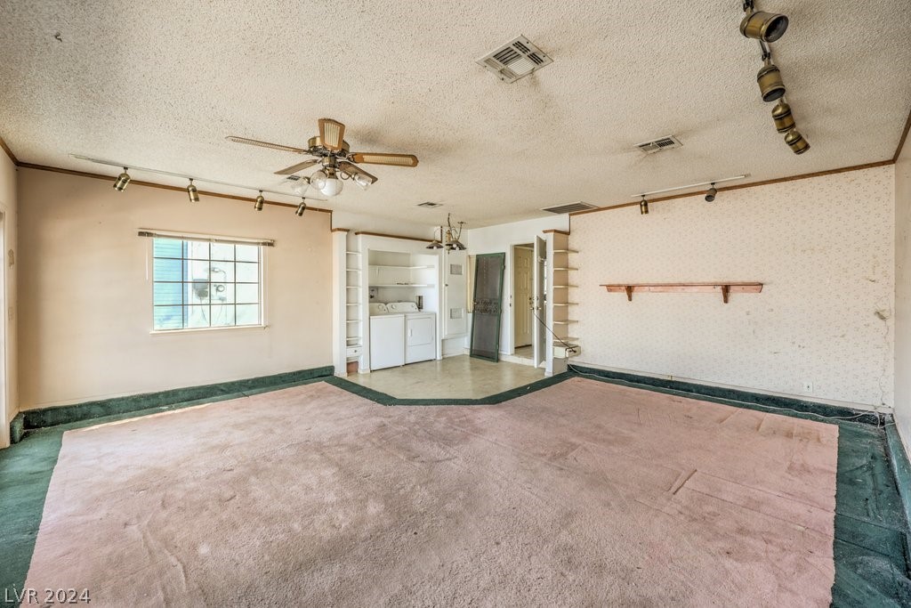 1627 Crystal Shadows Circle Property Photo 16