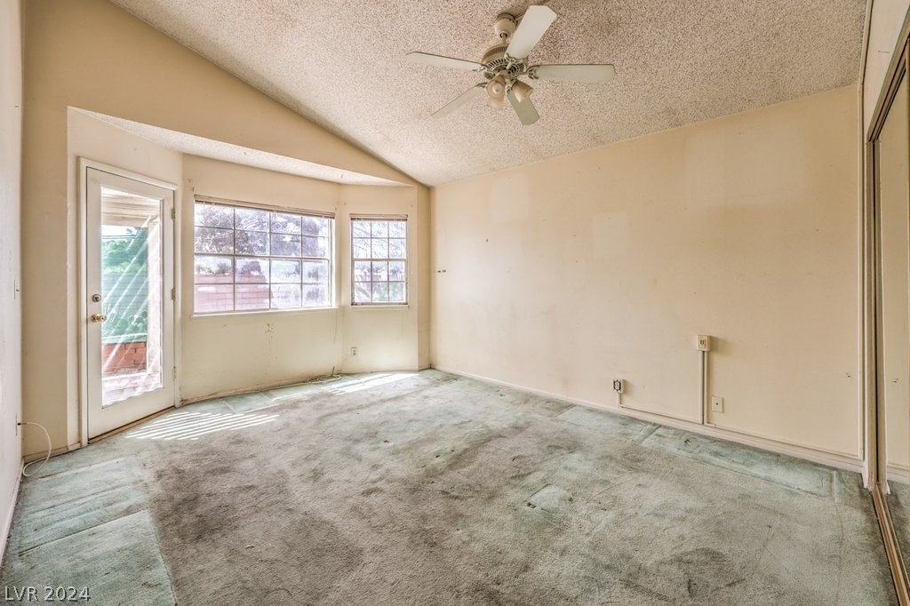 1627 Crystal Shadows Circle Property Photo 17