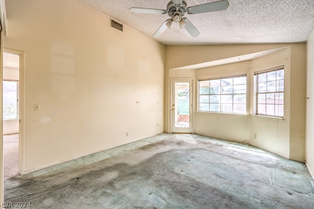 1627 Crystal Shadows Circle Property Photo 18