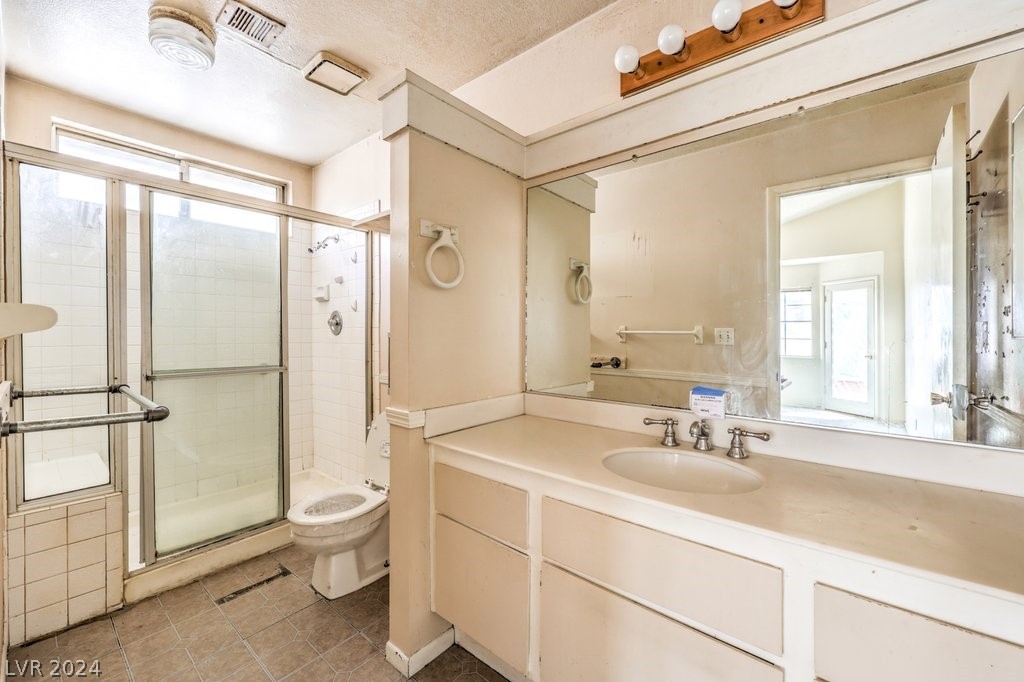 1627 Crystal Shadows Circle Property Photo 20
