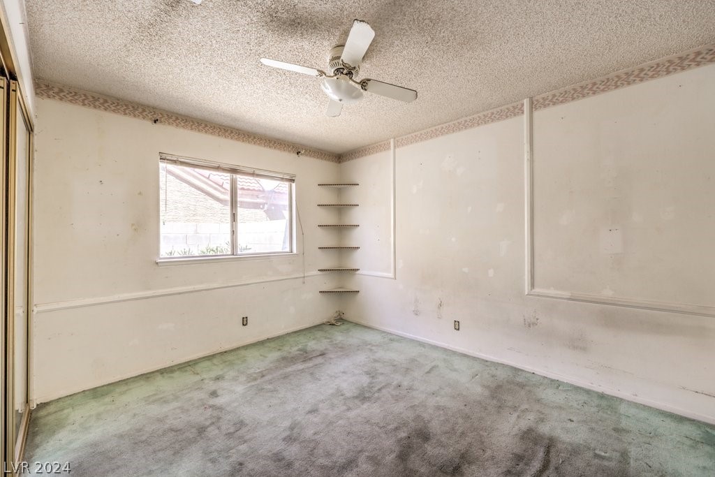 1627 Crystal Shadows Circle Property Photo 21
