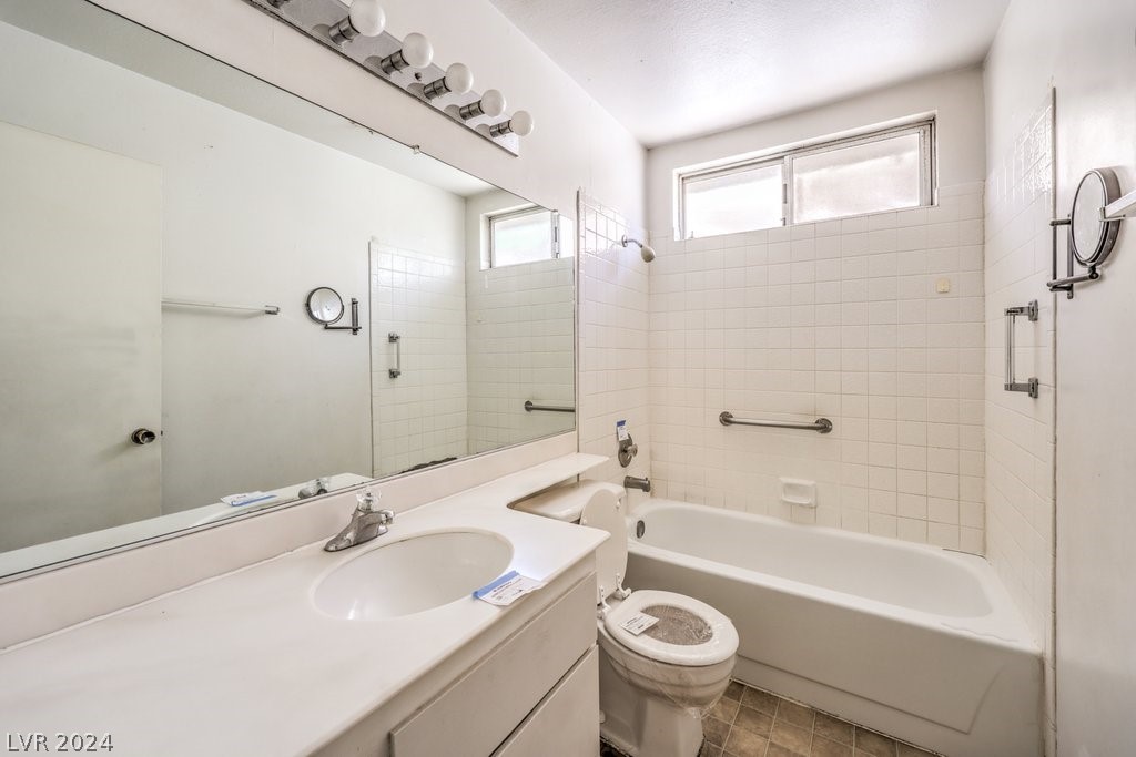 1627 Crystal Shadows Circle Property Photo 24