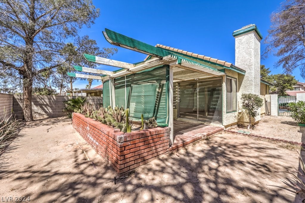 1627 Crystal Shadows Circle Property Photo 26