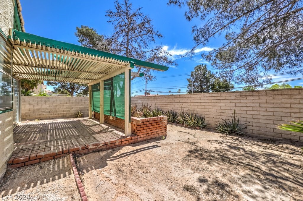 1627 Crystal Shadows Circle Property Photo 27