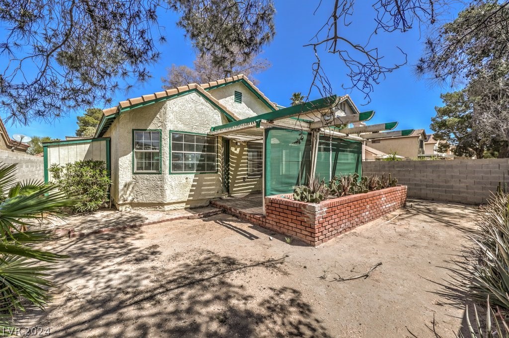1627 Crystal Shadows Circle Property Photo 28