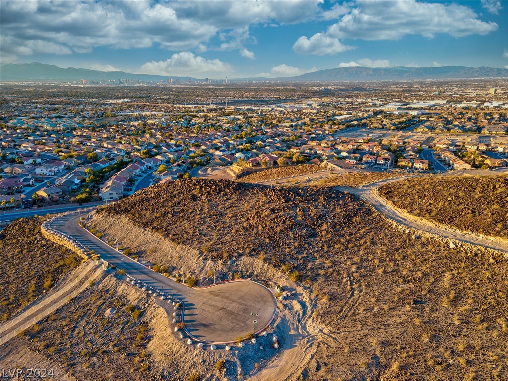 348 Unicorn Hills Drive Property Photo 8