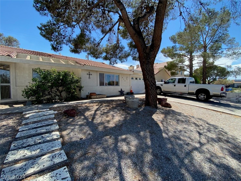611 East Fairway Road Property Photo 3
