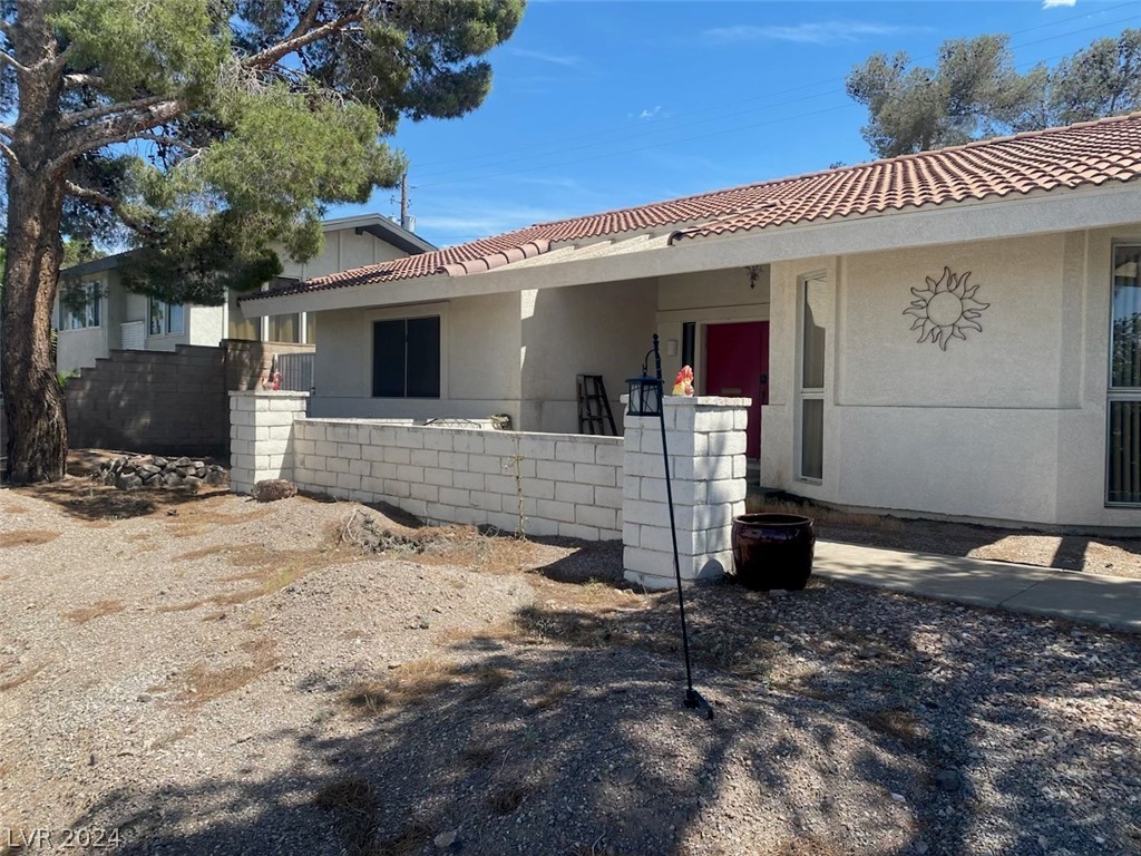 611 East Fairway Road Property Photo 5
