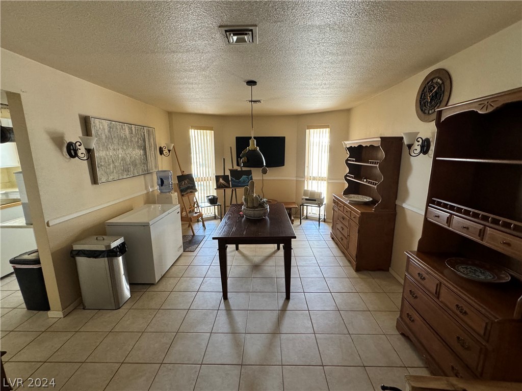 611 East Fairway Road Property Photo 7