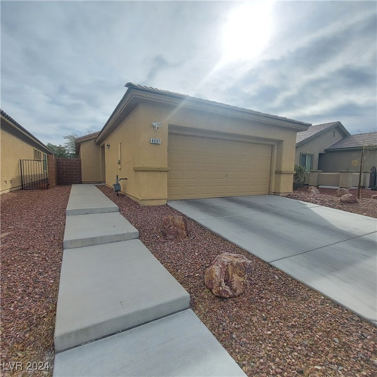 4037 Gliding Gulls Avenue Property Photo 2
