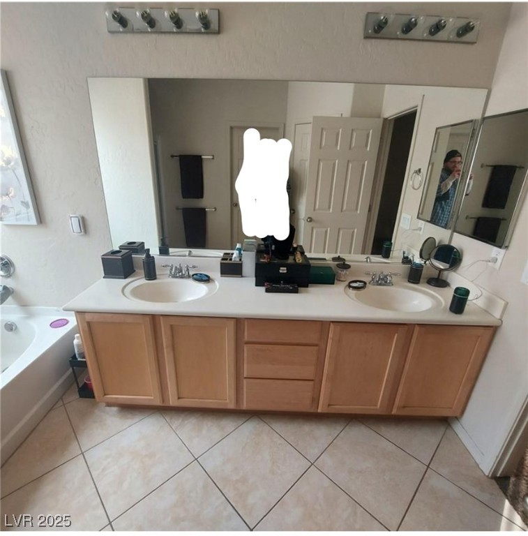 4037 Gliding Gulls Avenue Property Photo 10