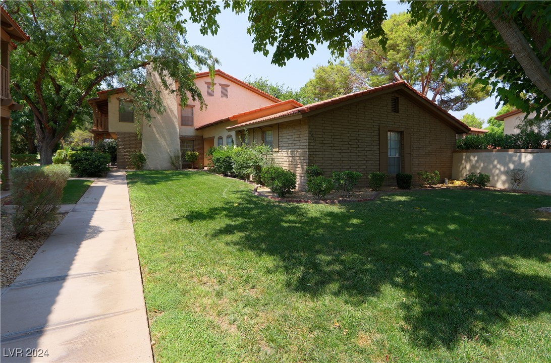 3077 Pinehurst Drive B Property Photo 2