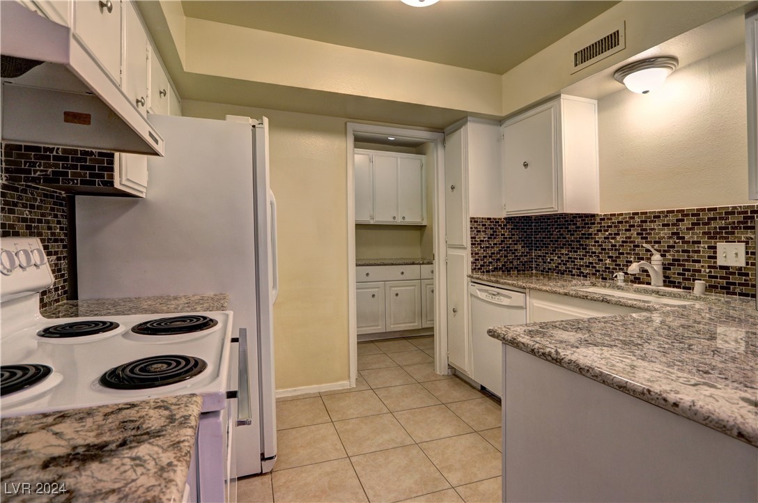 3077 Pinehurst Drive B Property Photo 5