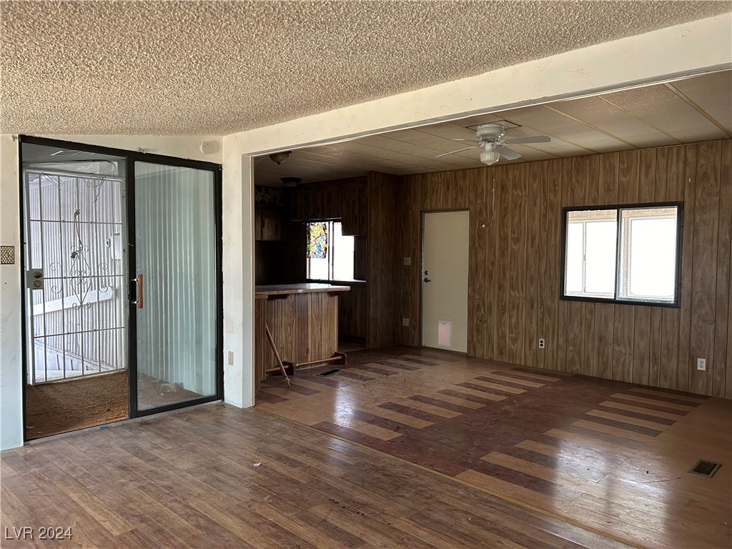 291 Greenwater Street Property Photo 5