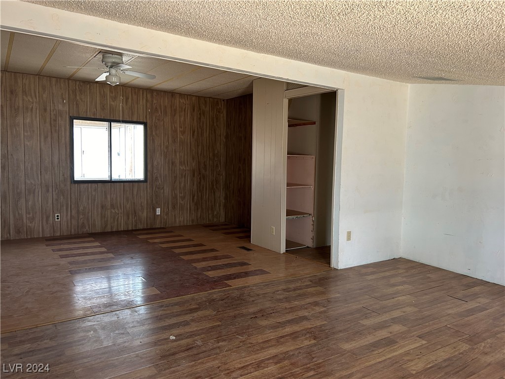 291 Greenwater Street Property Photo 13