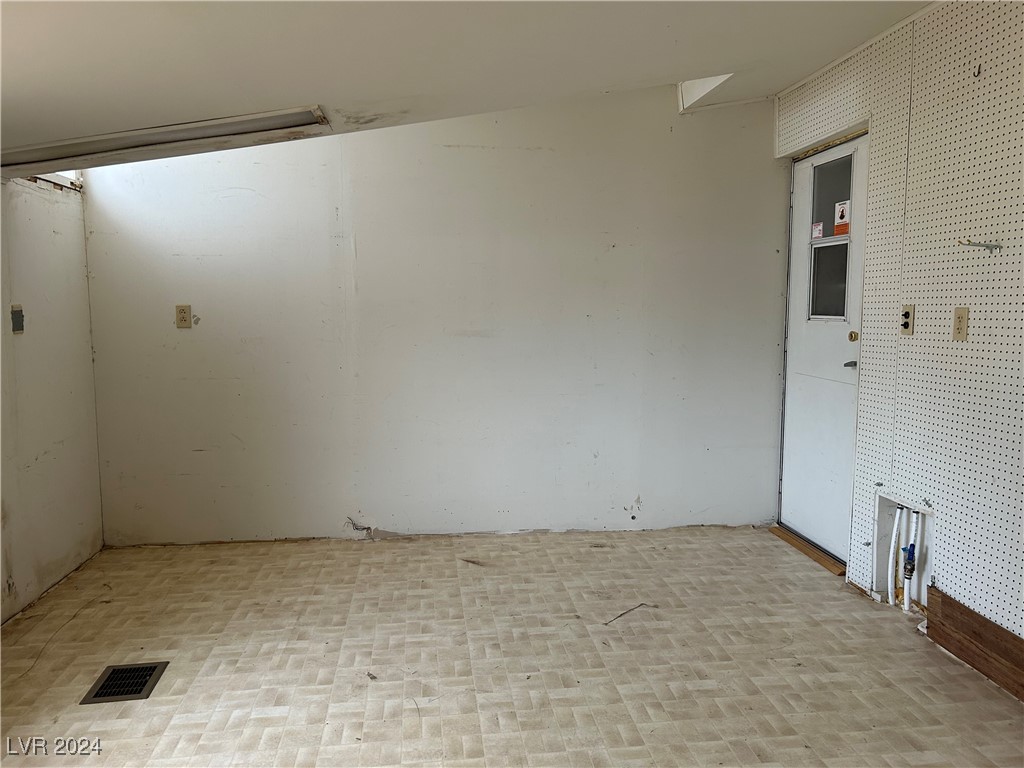 291 Greenwater Street Property Photo 18