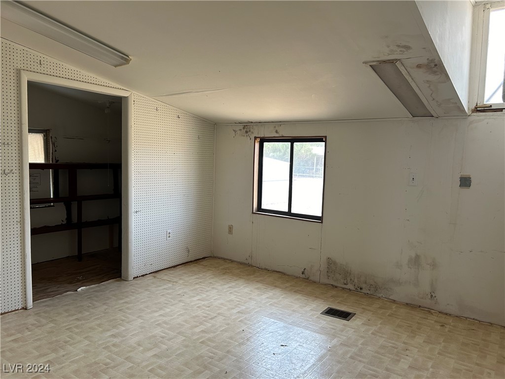 291 Greenwater Street Property Photo 19