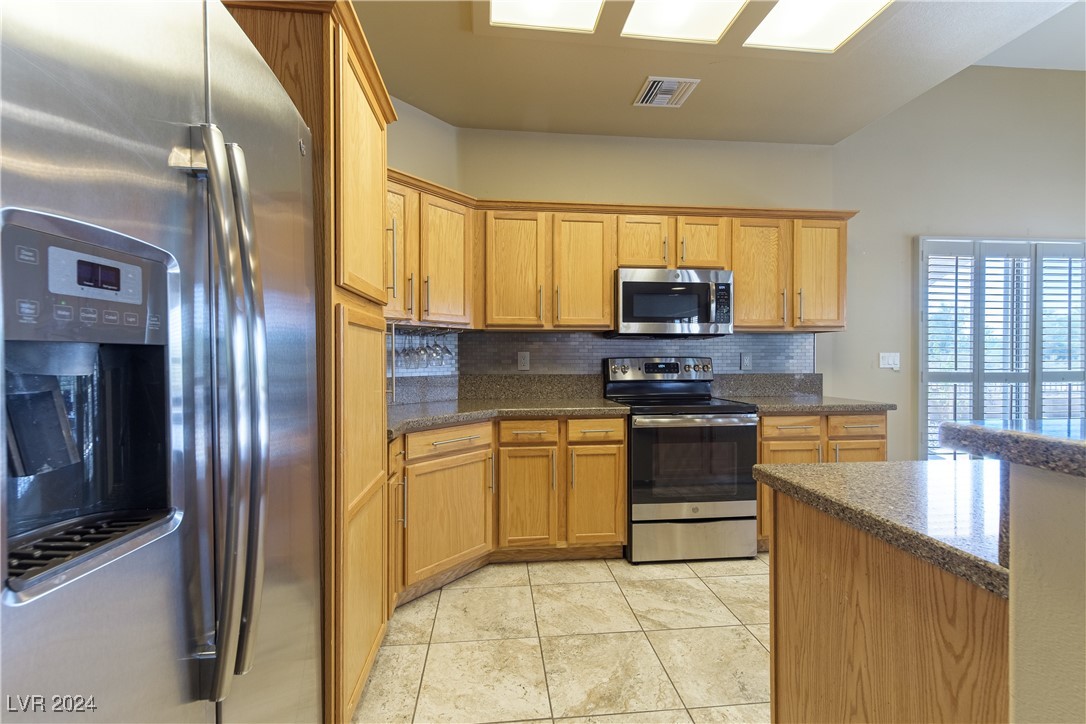 1214 Country Club Drive Property Photo 8